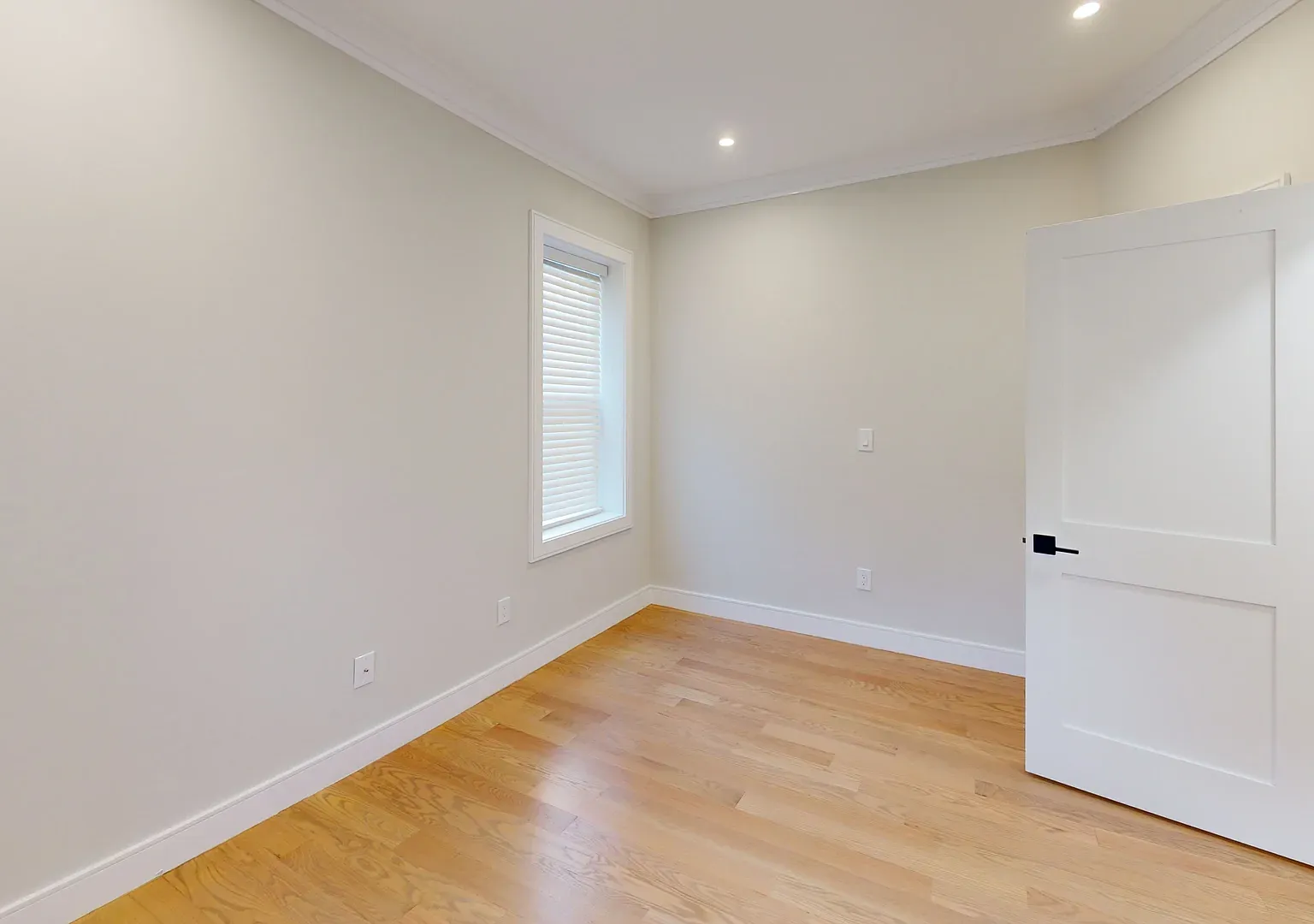 4 bed, 1100 sqft, $5,450 — Photo 4