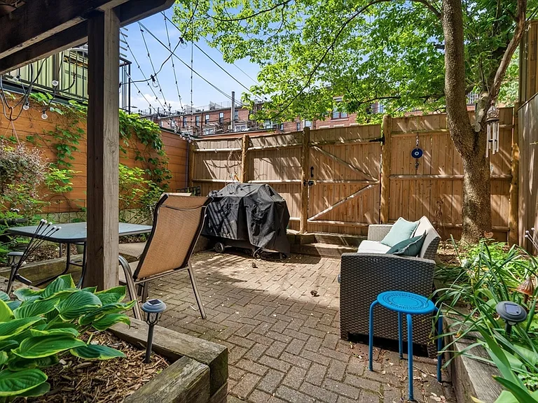 32 Yarmouth St #A — Photo 14