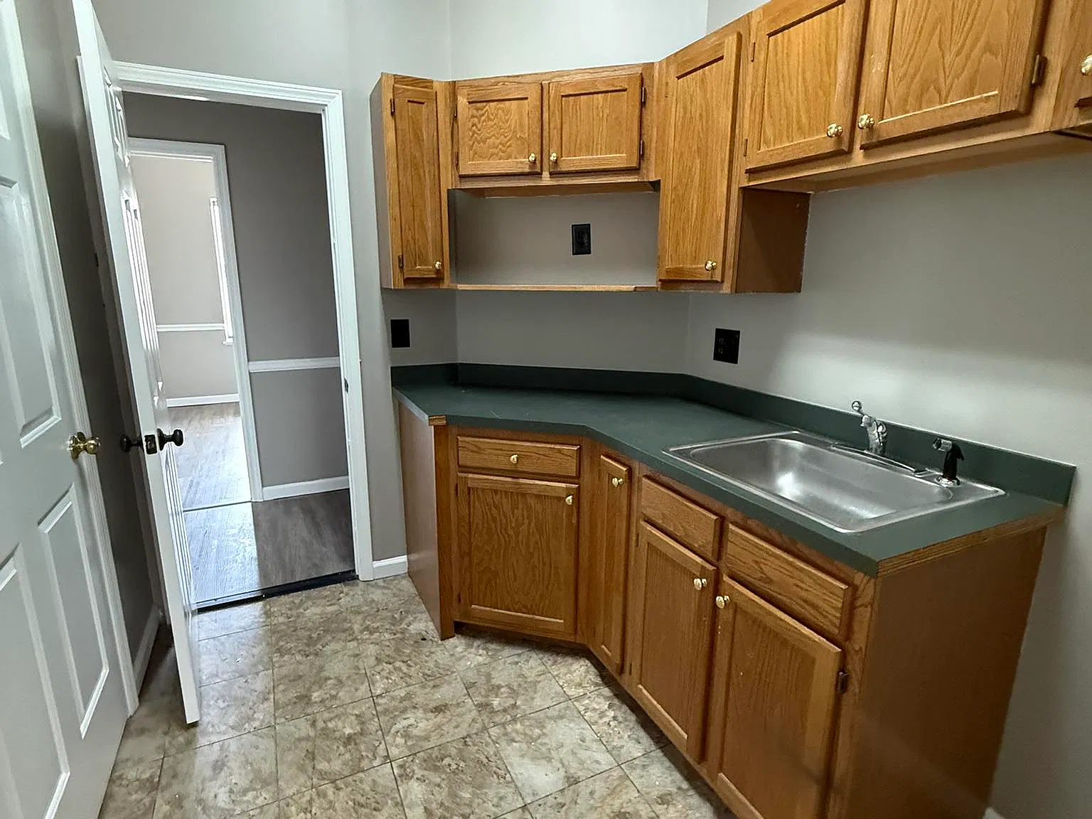 3 bed, 999 sqft, $1,495 — Photo 4