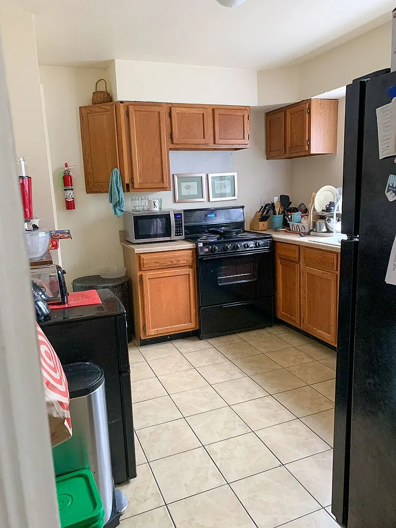 6 bedroom, 2 bathroom house — Photo 4