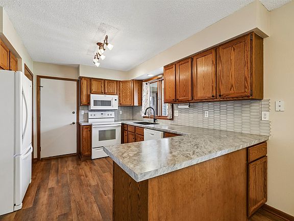 5th image of 307 S Columbus St