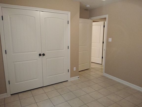 4th image of 220 S Coyote Ave #2B-2BA-907SQFT