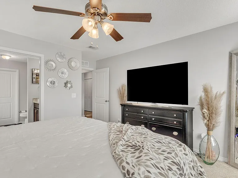 503 Eisenhower Dr — Photo 17