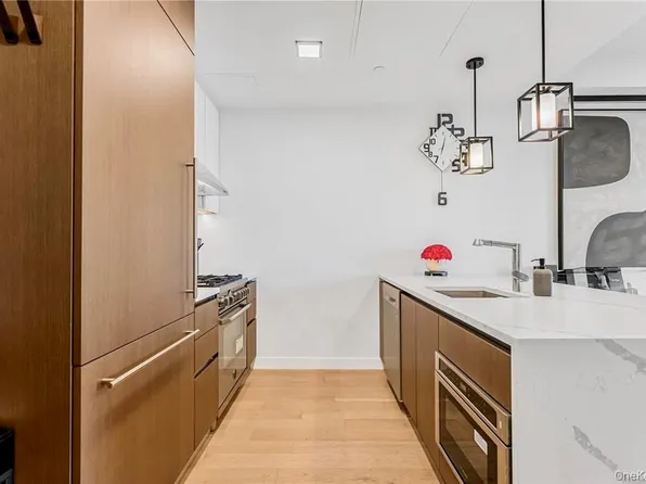 33-66 Farrington Street image 3 of 11