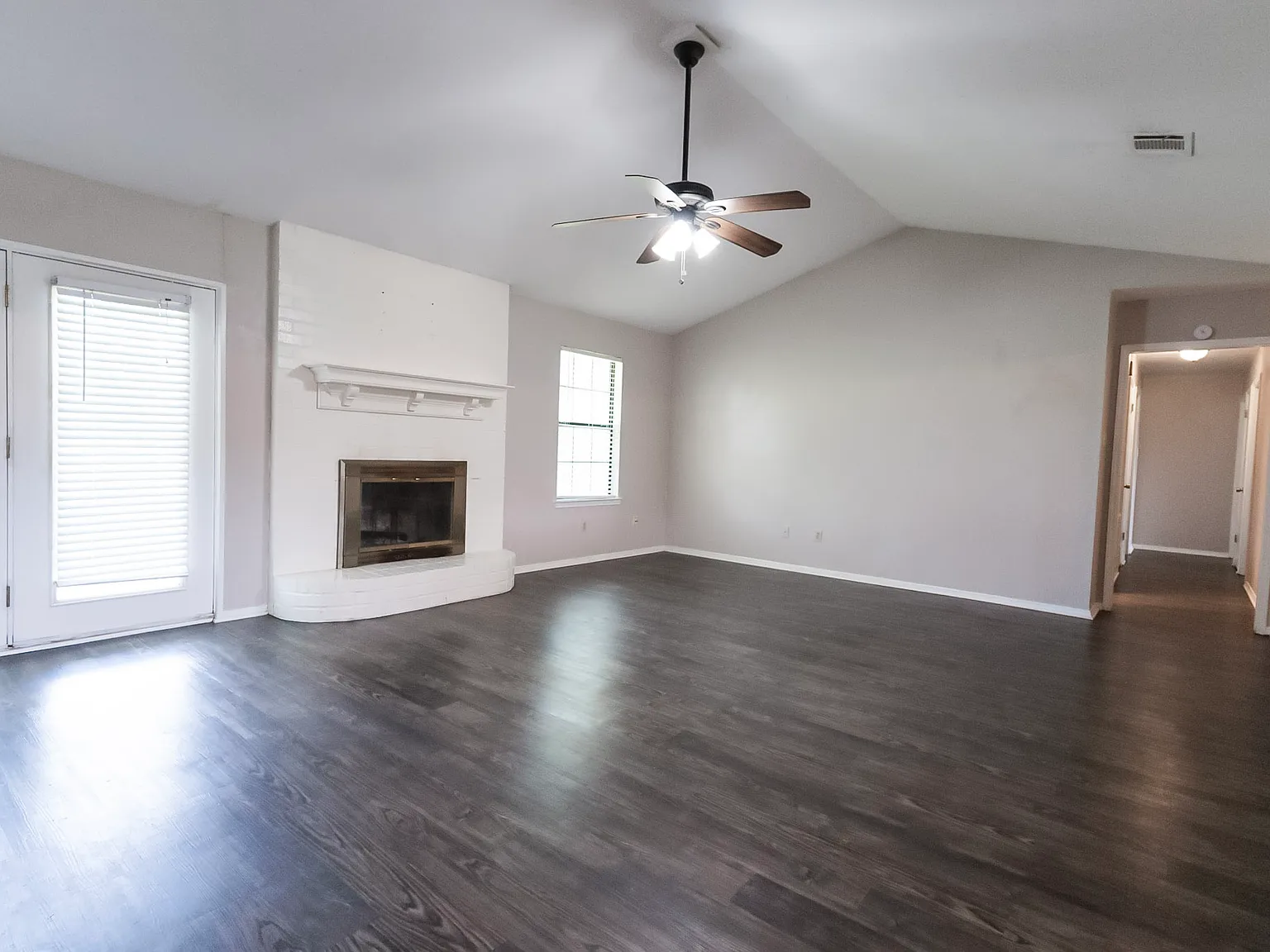 3 bed, 1640 sqft, $1,850 — Photo 2