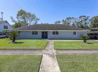 1915 Camelot St, Orange, TX 77630