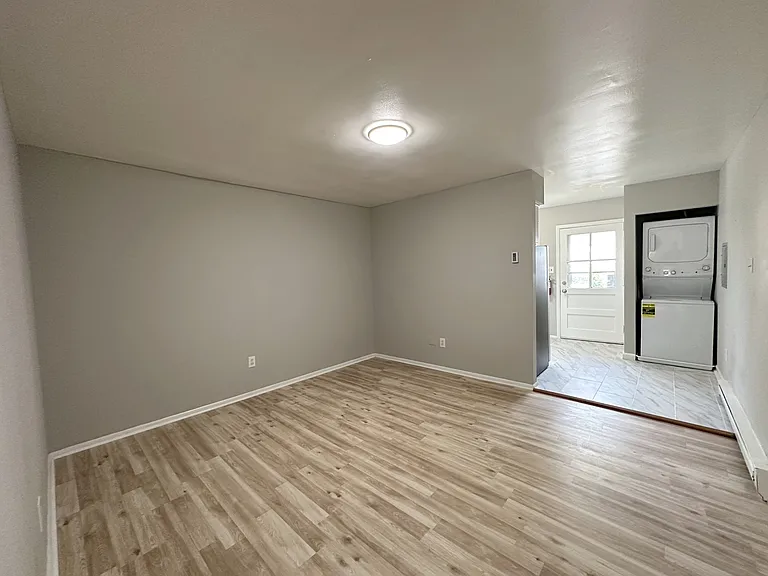 Woodland Manor Apartments — Photo 8