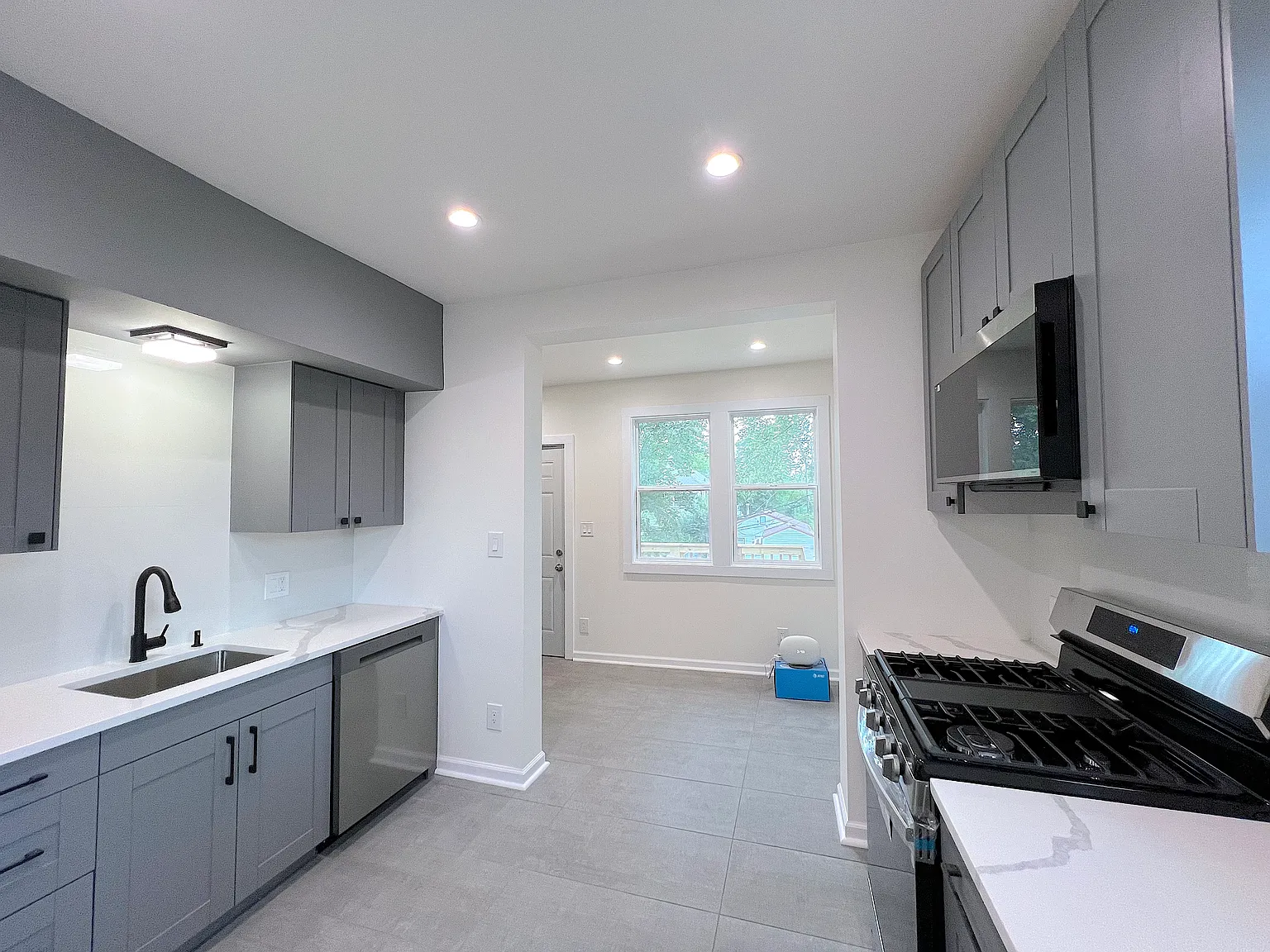 2 bed, 950 sqft, $1,350 — Photo 3