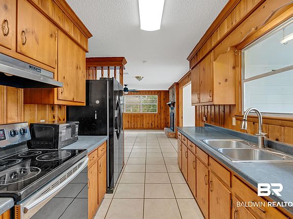 5th image of 6425 Village Point Dr