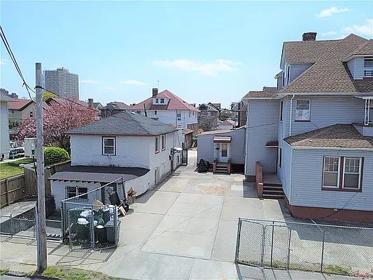 3rd image of 3815 Seagate Ave #1