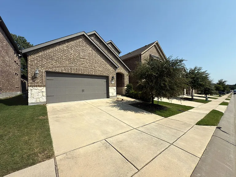 2839 Highpoint Ct — Photo 2