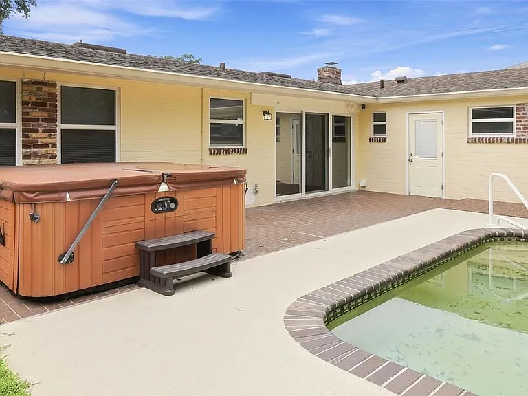 1228 Spring Lake Dr — Photo 24