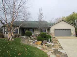702 Cherokee Ln, Fort Atkinson, WI 53538