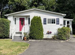 33 Leisurewoods Dr, Rockland, MA 02370