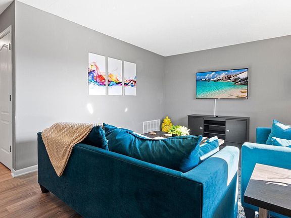 3rd image of 2301 Primrose Dr APT 1B