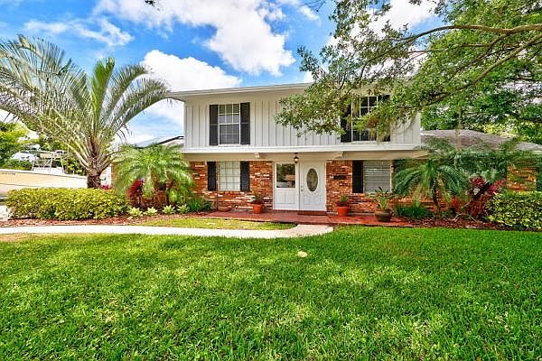 Home For Sale In Lake Park