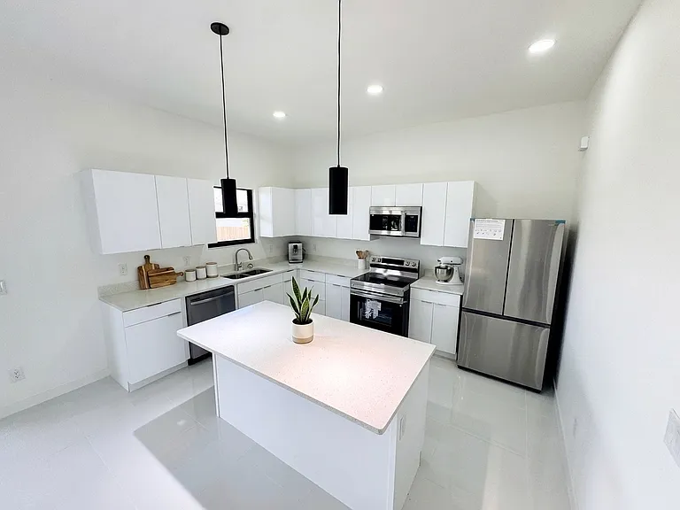 4206 NW 32nd Ln — Photo 6