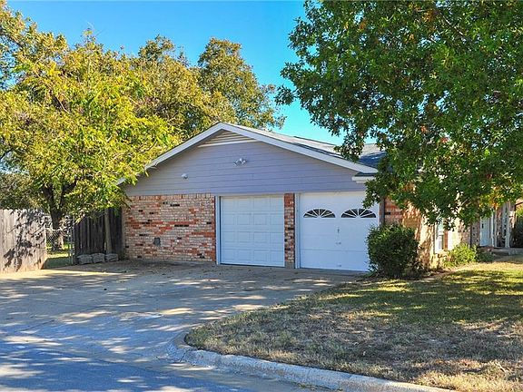 5th image of 301 E Bovell St
