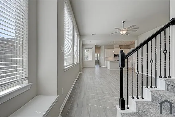 3 bed, 1985 sqft, $2,800 — Photo 2