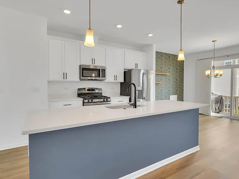 1078 Bogart St — Photo 7