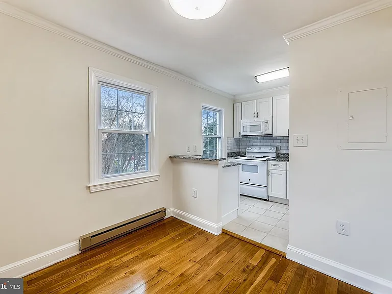 1812 W Abingdon Dr #202 — Photo 9