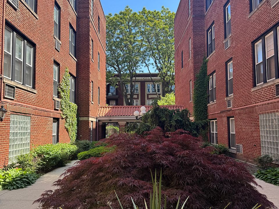 1st image of 646 W Buckingham Pl APT 2