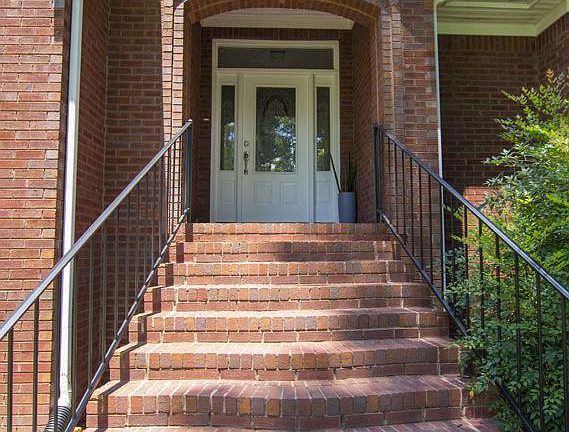 2nd image of 3903 Panorama Dr SE
