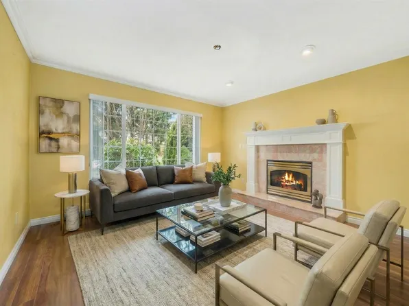 2312 Marine Dr, New Westminster, BC V3M 2H7