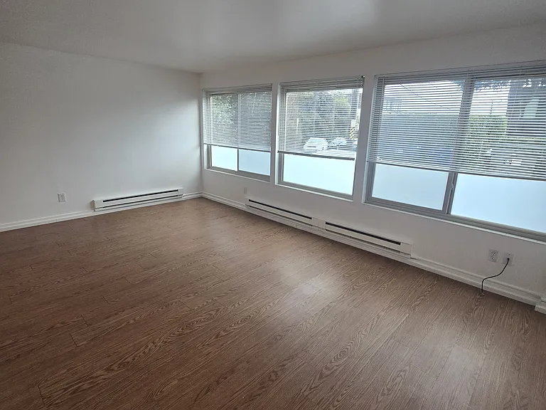 Townvue Heights Apartments — Photo 2