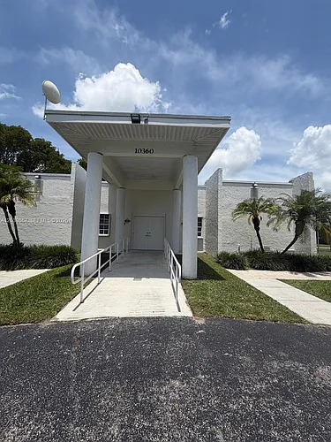 10350 SW 220th St Photo 1
