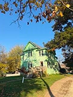 2nd image of 825 Woodside Ave
