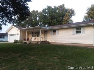 1203 Mark Ln, Taylorville, IL 62568