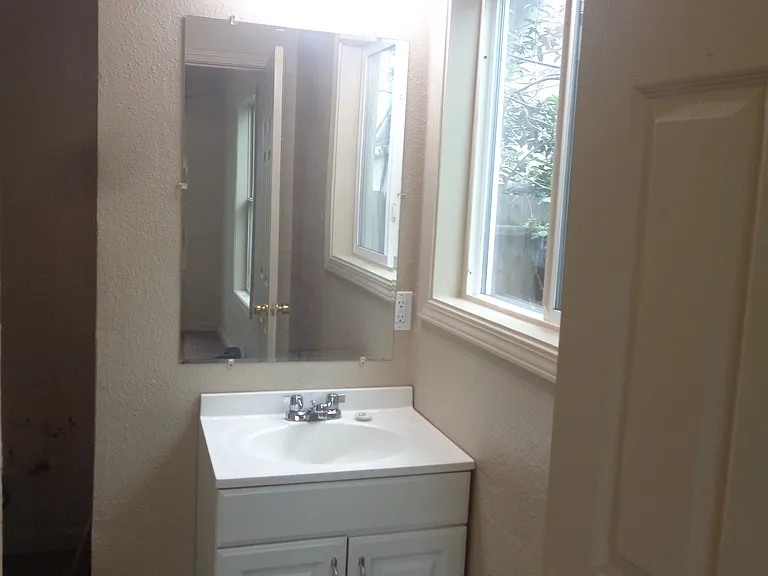 649 Elm St #2 — Photo 8