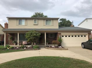 22617 Corteville St, Saint Clair Shores, MI 48081
