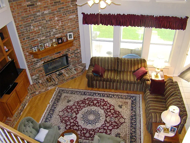 10700 Pointe View Dr — Photo 11