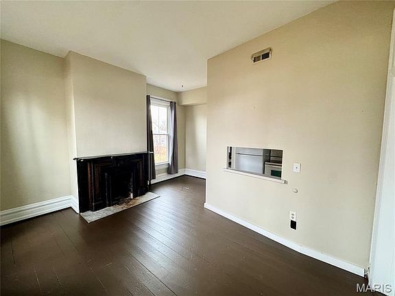 2nd image of 209 N Humboldt St #2