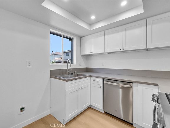 5th image of 4736 N Vincent Ave APT C