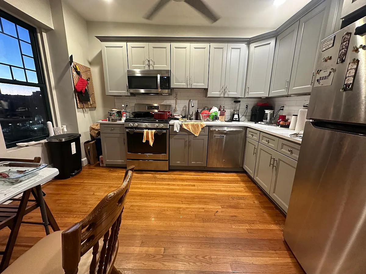 Building Photo - 1677 Washington St #1