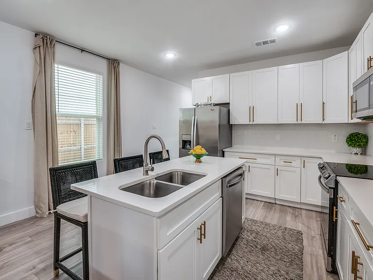 2325 Budd St — Photo 4
