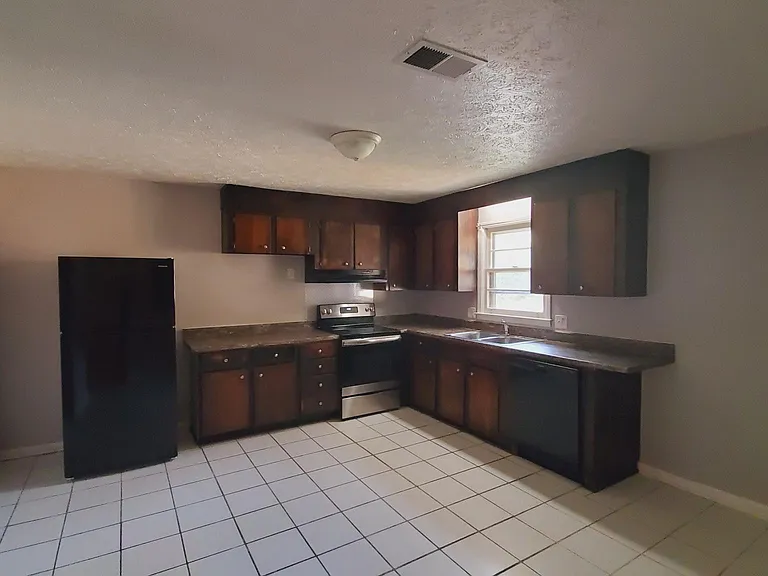 103 Karen Dr — Photo 10