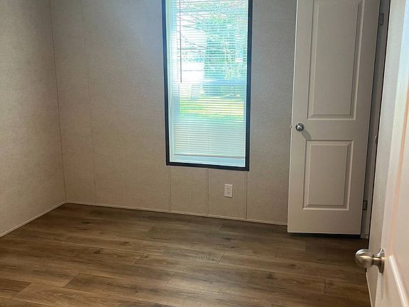 5th image of 1085 Spring Bay Rd #48