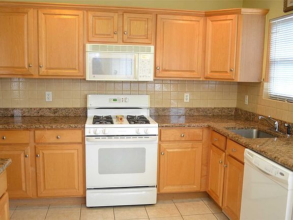 3rd image of 128 Scenic Lake Dr