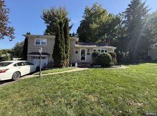 13 Hemlock St, Waldwick, NJ 07463