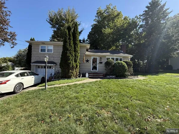 13 Hemlock St, Waldwick, NJ 07463
