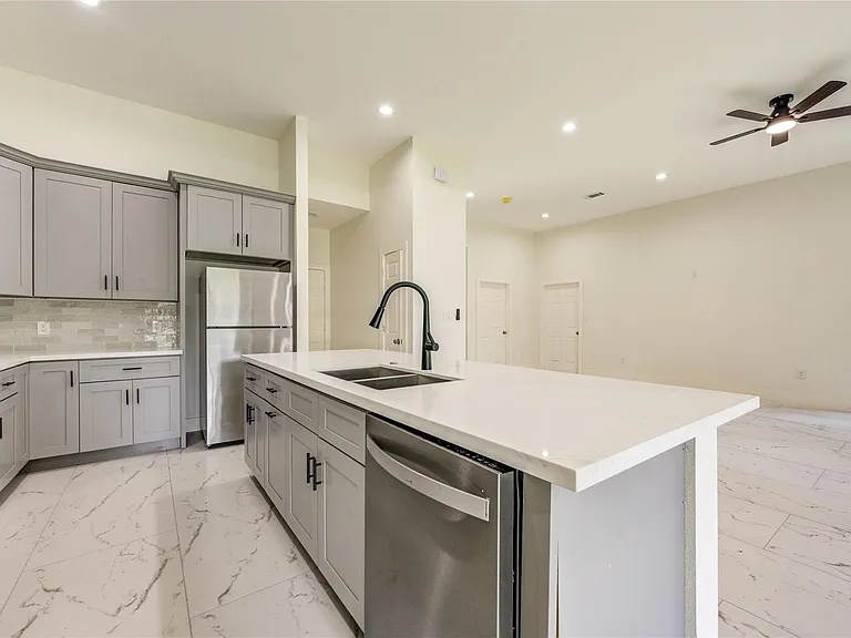 508 Georgia St — Photo 11