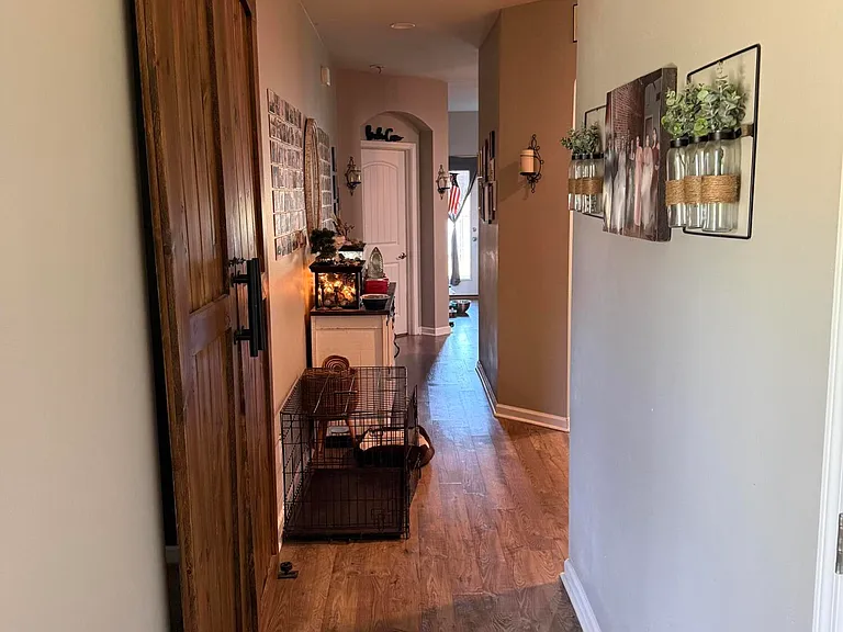 121 Merrydale Ln — Photo 3