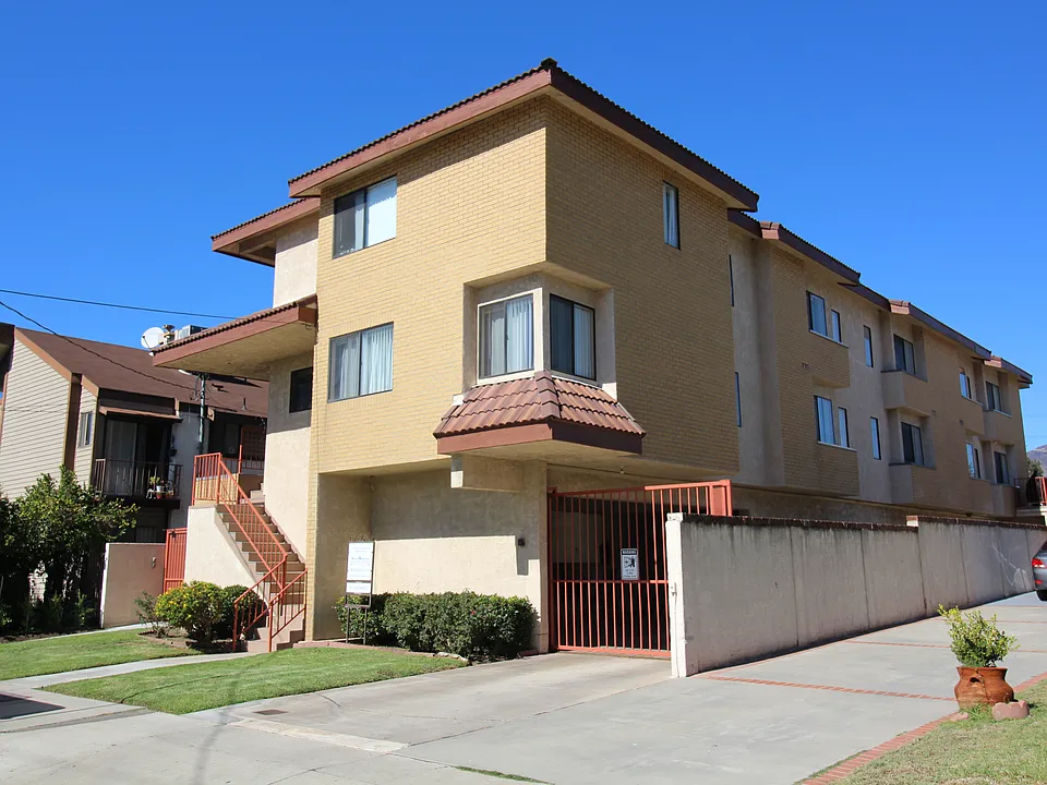 707 E Lomita Ave #4