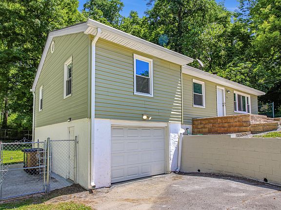 4th image of 705 White Oak Dr