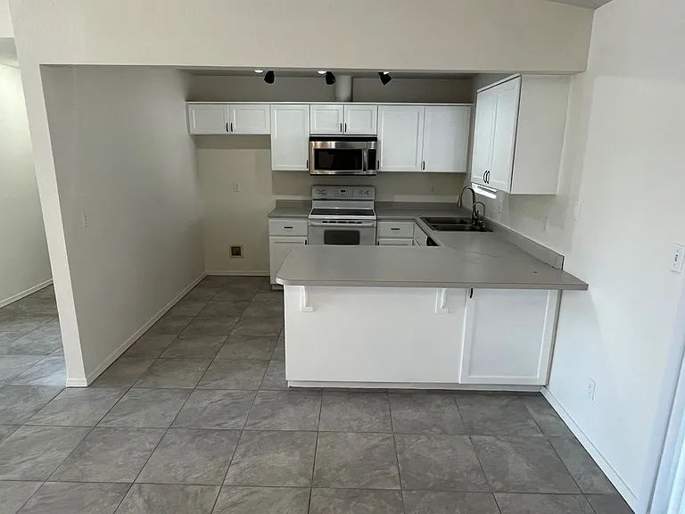 1621 Ash Ave — Photo 6