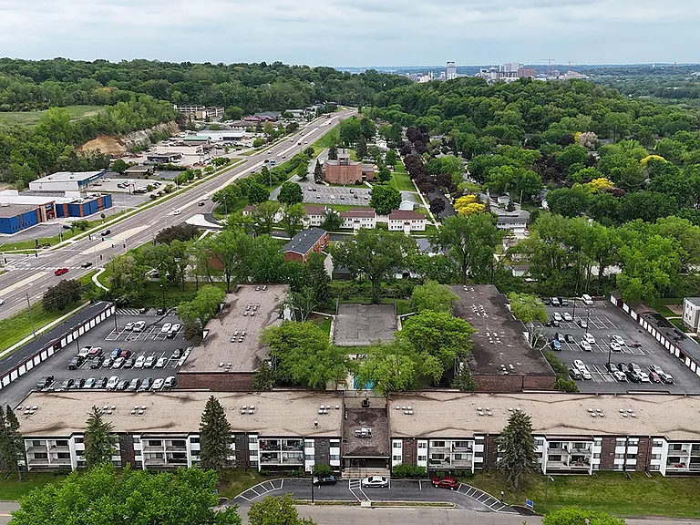 Olympik Village Apartments — Photo 23